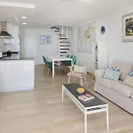 Sea Frontline Apartment \'Faraona\'. Pool. Wifi